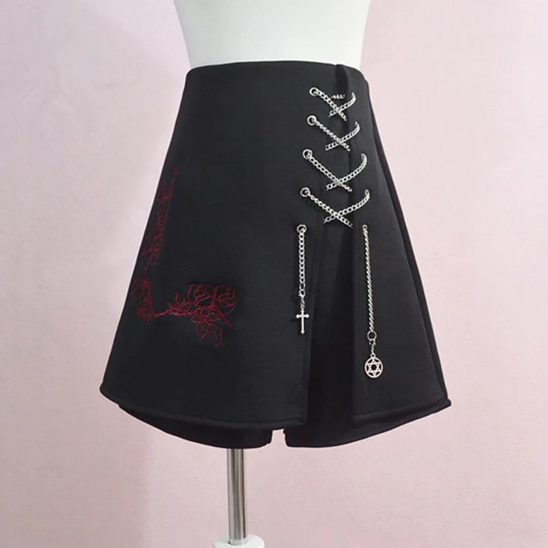 

Female Darkness Girl Shorts Skirts Rose Embroidery Metal Chain Criss-Cross Gothic Lolita Retro Harajuku Vintage Women Shorts