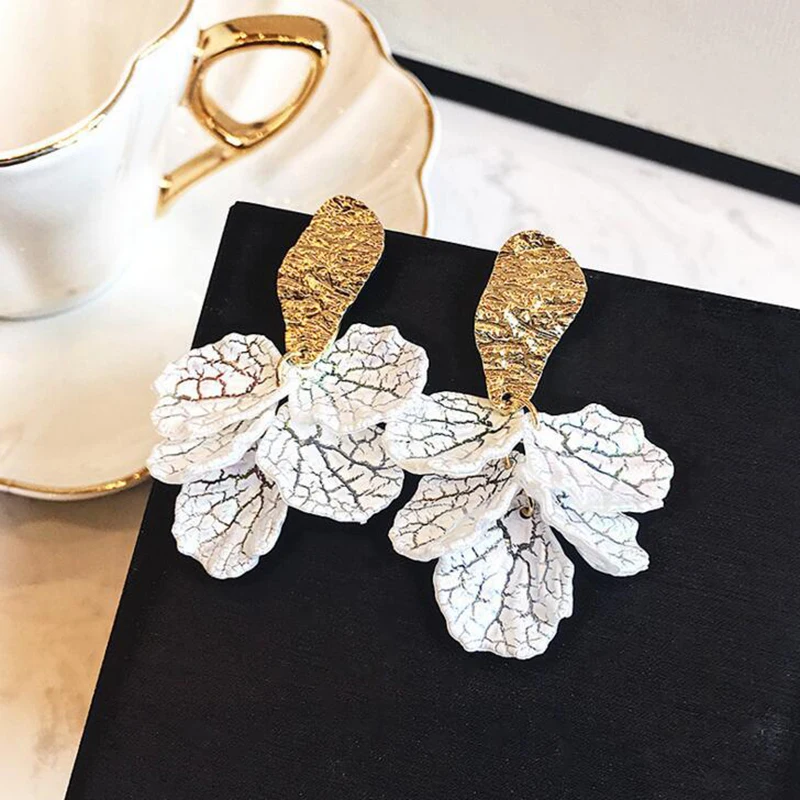 

Korean White Shell Flower Petal Drop Earrings For Women 2019 New Statement pendientes Trendy Jewelry