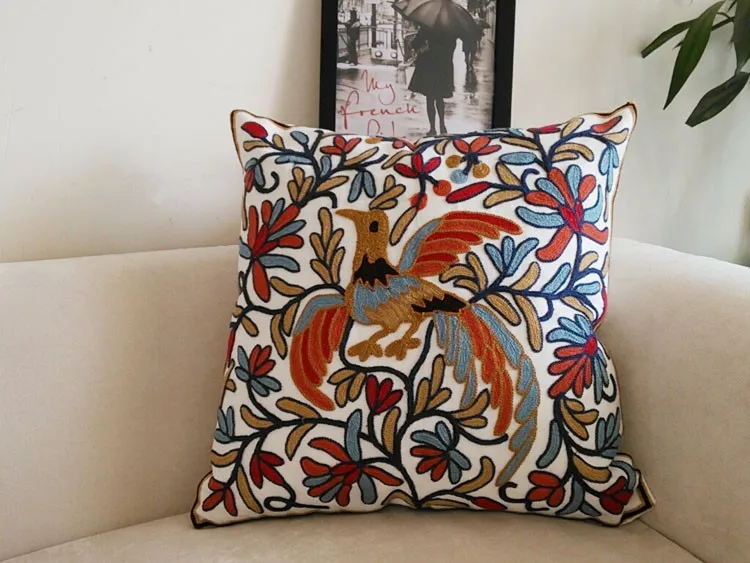Housse de coussin canapé brodée