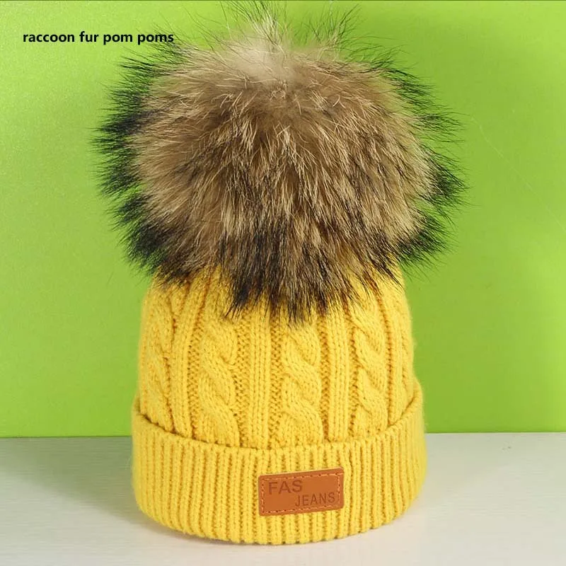 Детские зимние Новые Вязаные шапки из Кожи Енота с помпонами, теплые удобные свободные шапки с помпонами для мальчиков и девочек, утолщенная Объемная шапочка - Цвет: Yellow A