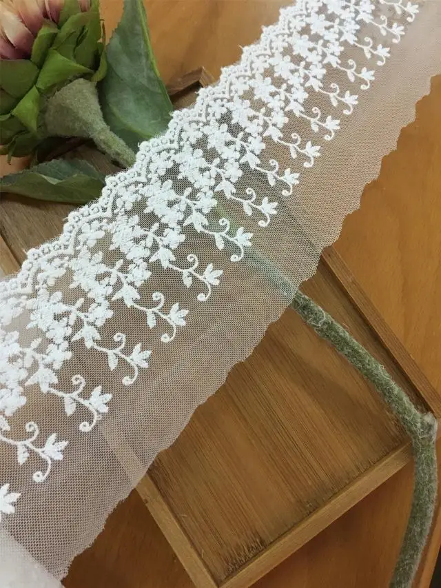 Exquisite embroidery mesh lace This white cotton mesh embroidery lace