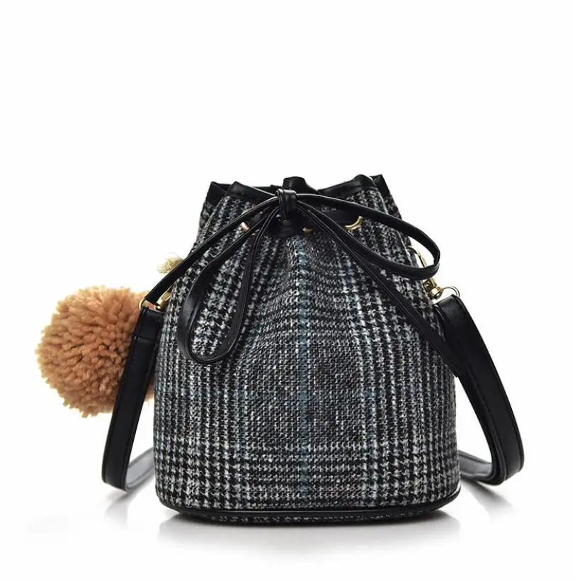 

Fresh check bag new Messenger bag women's bag fur ball retro check bucket bag with diagonal bag