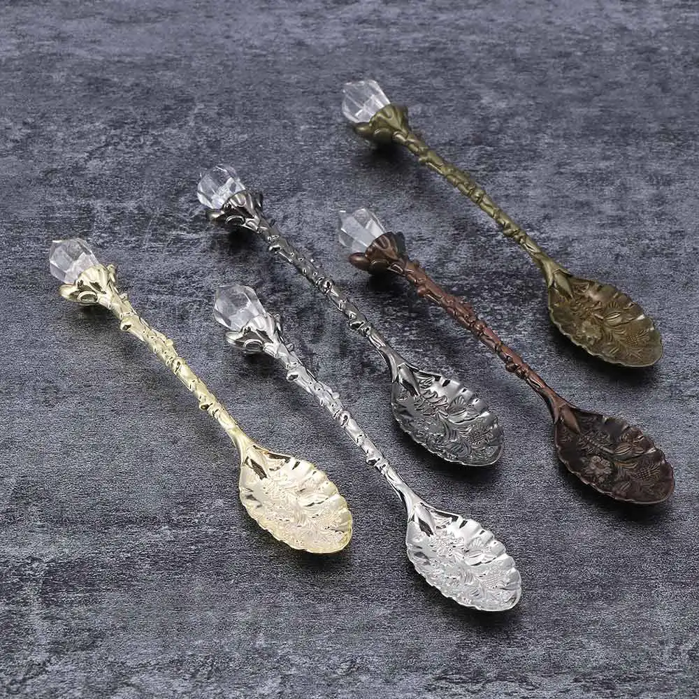

Vintage Royal Style Coffee Spoon Crystal Head Carved Pattern Tea Spoon Coffee Scoops Flatware Dessert Ice Cream Spoon