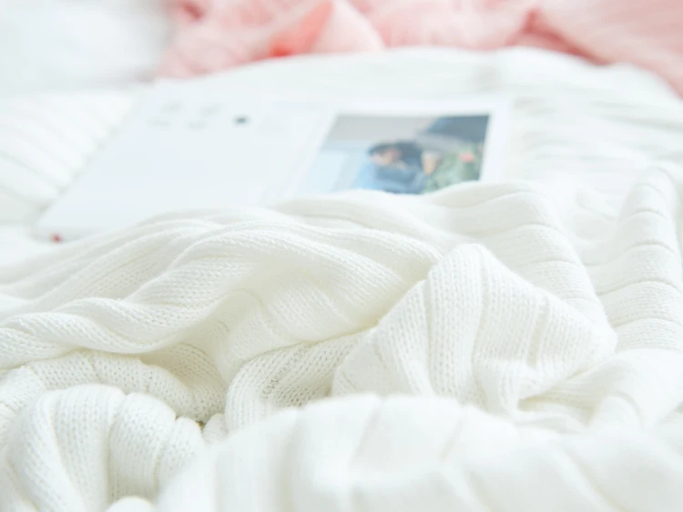 cotton high quality throw stripe knit blanket with ball white, gray, pink, green blanket for sofa
