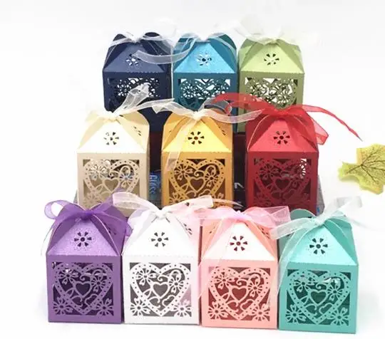 

100Pcs/set Love Heart Laser Cut Hollow Carriage Favors Gifts Candy Boxes With Ribbon Baby Shower Wedding Party Supplies