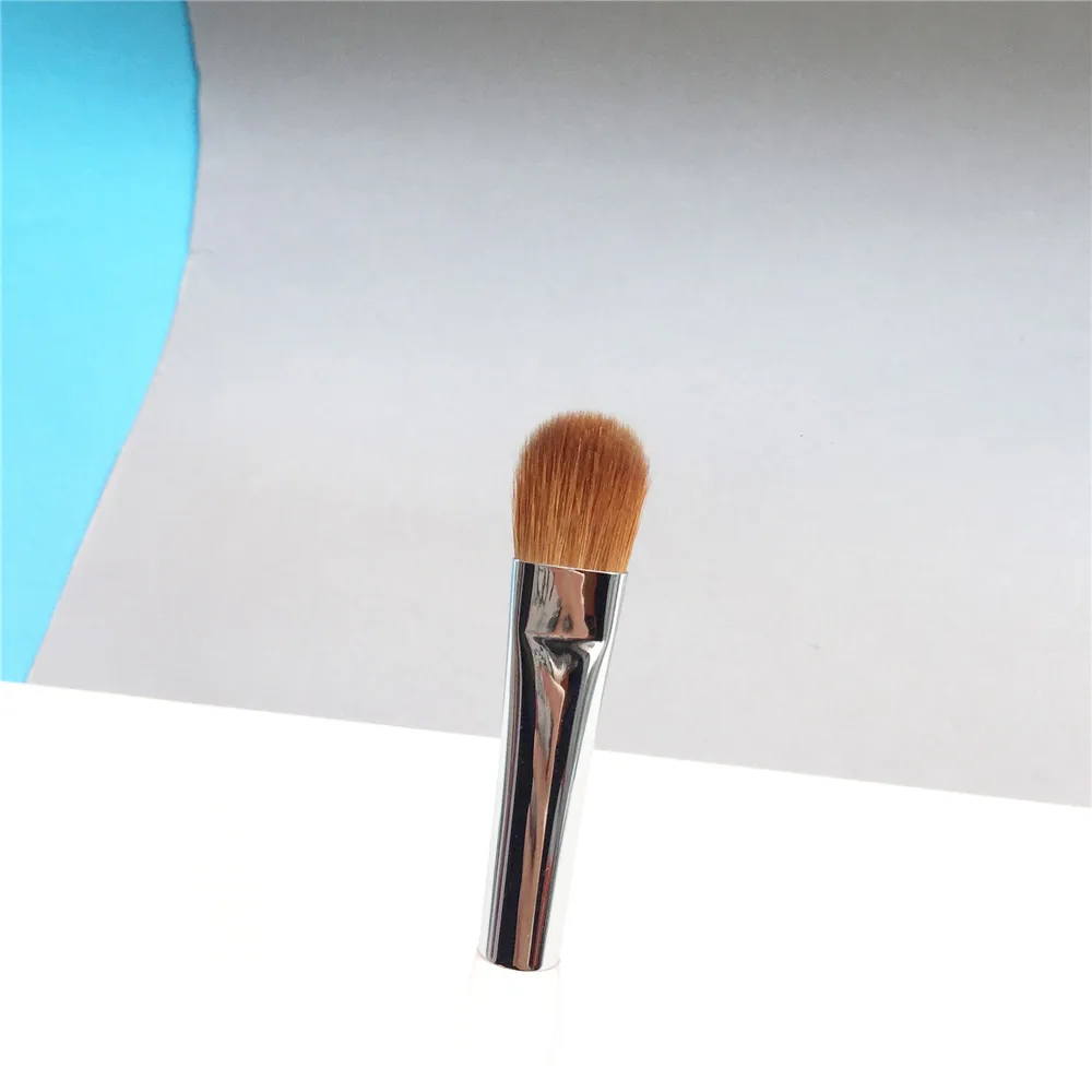 Trish McEvoy Brush 40 Medium Laydown Brush _ 4