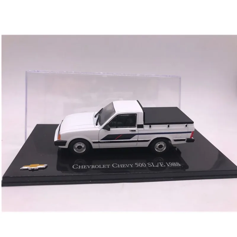 

IXO 1:43 Metal car model chevrolet chevy 500 Metal toy car