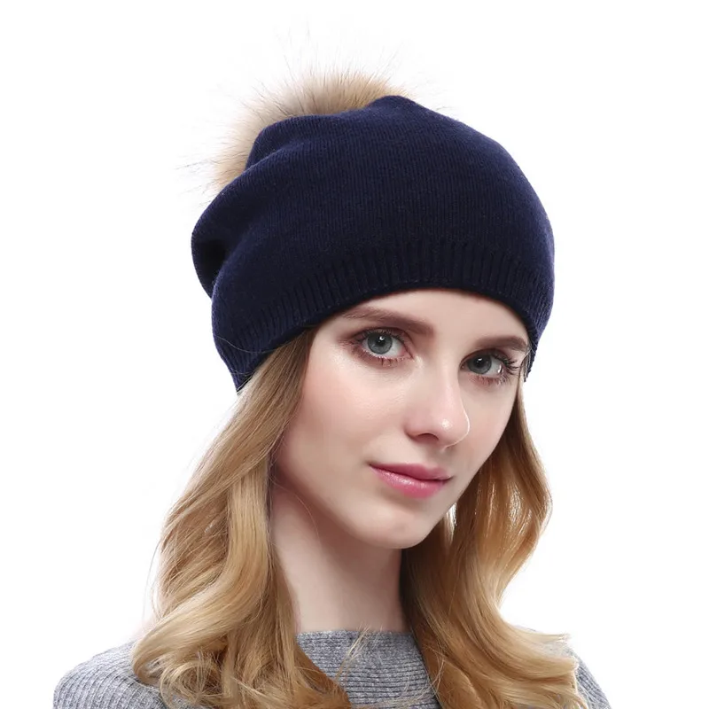AKSLXDMMD Gorro Mujer кашемировая шапка модный шарик из меха енота вязаная шапка новая осенняя и зимняя женская теплая хедж шапка LH1094 - Цвет: navy blue