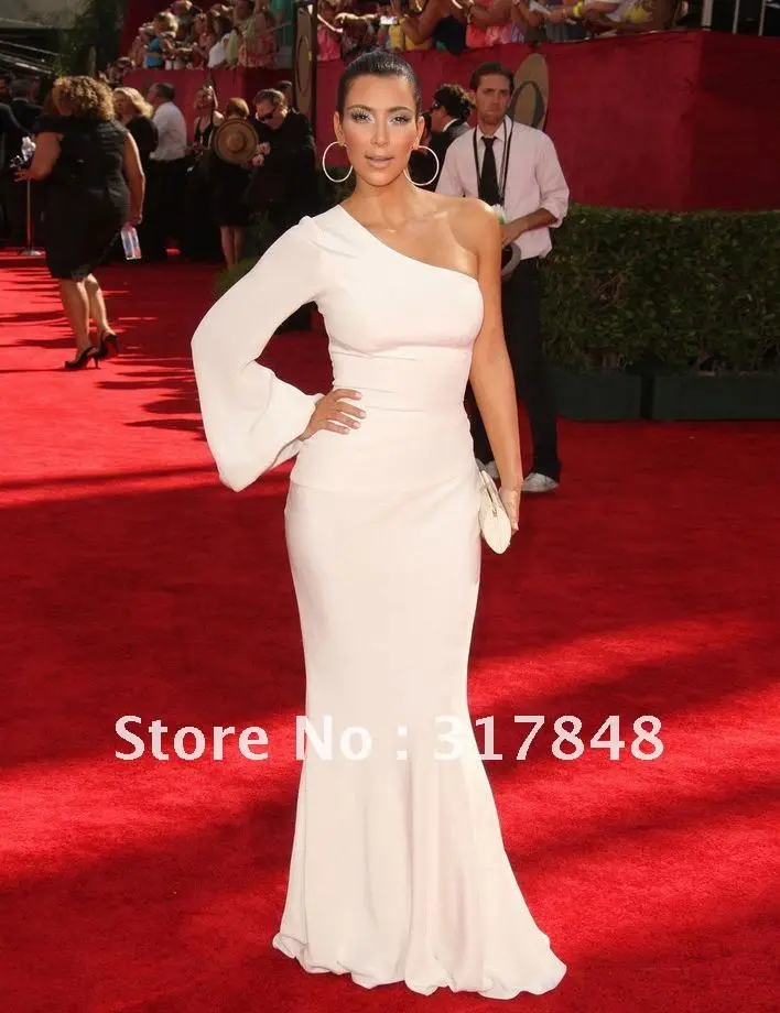 red carpet one shoulder gown