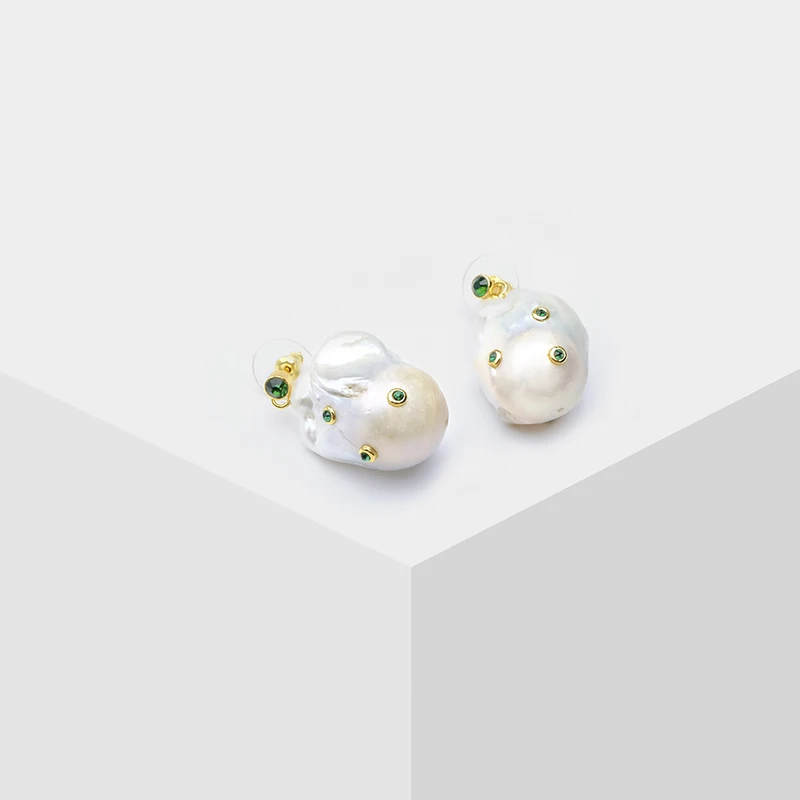 

Amorita boutique gold color anomaly pearl EARRINGS