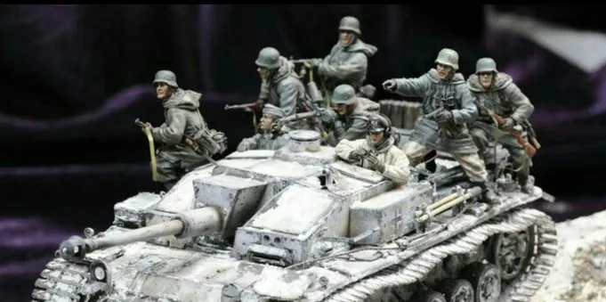 

classic 1/35 scale German Armored Soldier Charge 8 people miniatures WWII Resin Model Kit figure Free Shipping