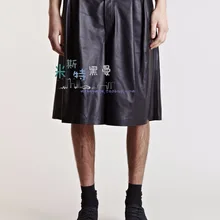 Для мужчин Мода няни юбка из искусственной кожи шоу на сцене пять баллов свободные штаны Три-ди Для мужчин мерных Сложите отдых Жир ног кожа Штаны