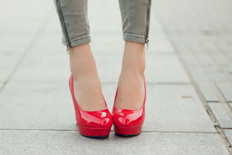 

2016 New Patent Leather High-heeled Shoes Waterproof Shoes with Single Taiwan Shoes Coarse Princess Bride Shoes 34--39