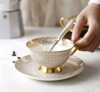 

European Style Bone China Gilded Coffee Mug Afternoon Tea Cups Home Office Drinkware Classic Ceramic Grid Couple Cup LFB857