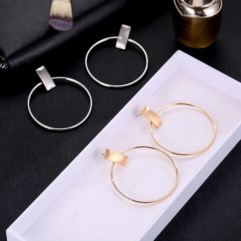 

Gold Silver Simple Fashion Round Ring Earrings For Women Exaggerated Versatile Hollow Ring Business Earrings 2019 New oorbellen