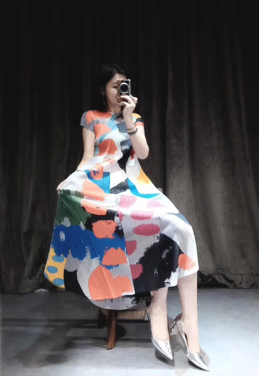 Miyake элегантное модное сексуальное платье с круглым вырезом и коротким рукавом с геометрическим принтом