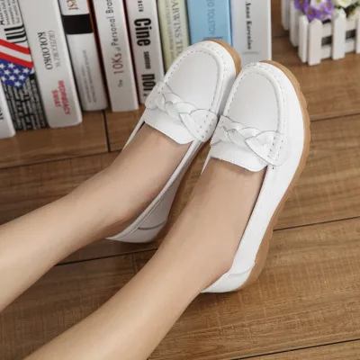 Женская обувь на плоской подошве из натуральной кожи мягкие дышащие босоножки на низком каблуке плоские туфли для мамы размер 35-41 - Цвет: Белый