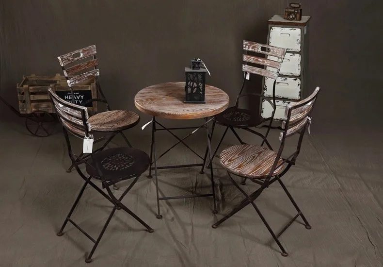 

Minimally invasive wood furniture, wrought iron tables and chairs combination of vintage American country to do the old Cafe Bar