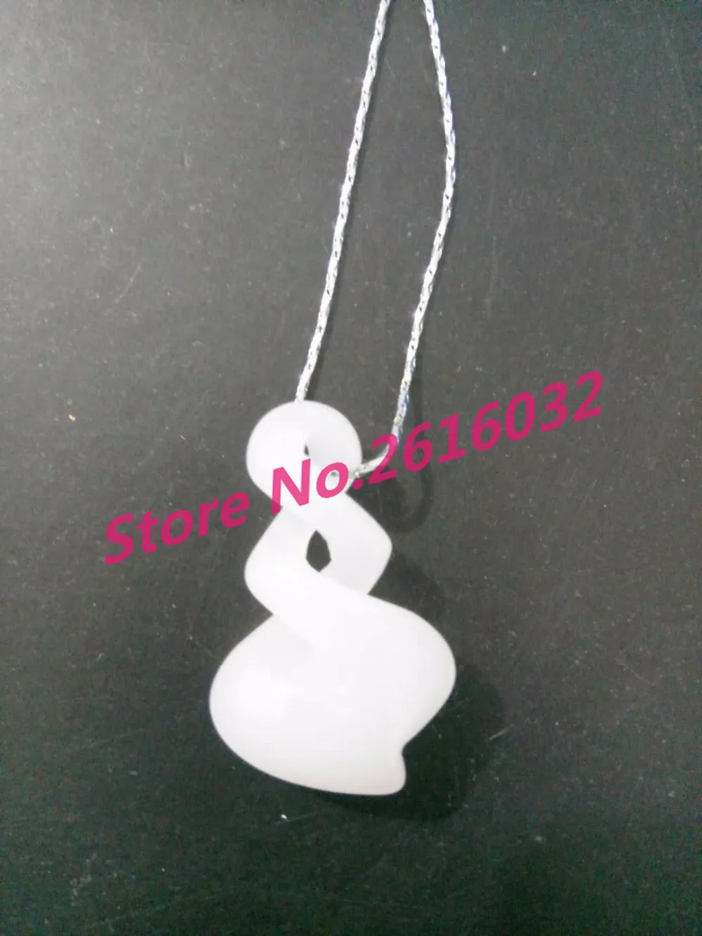 TNUKK-New-Zealand-Maori-Triple-Twist-Nephrite-stone-Pendant-Free-Shipping-Green-White-and-white (3)