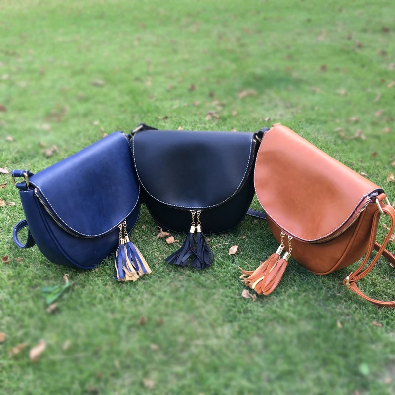 

Wholesale Blanks PU Faux Leather Material Shoulder Bag Hasp Closure with Beautiful Tassels Fringe Messenger Bag DOM103400