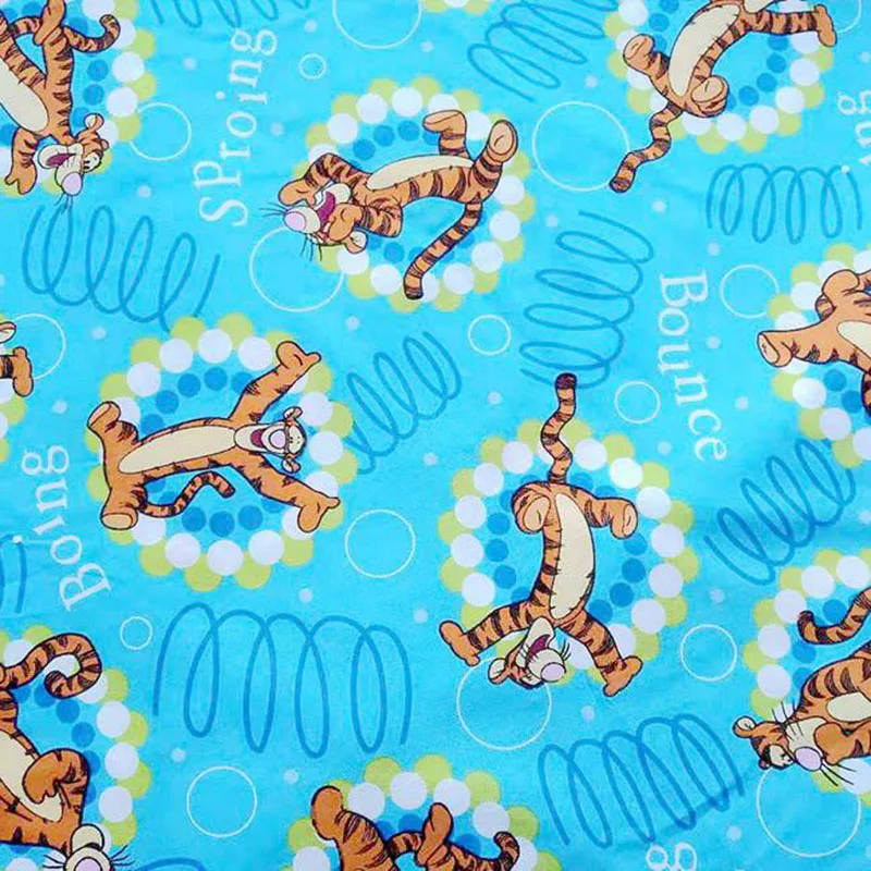 105 см в ширину синий обувь из хлопка, с мультяшками Винни Пух и тигра печать ткань лоскутное шитье DIY швейная одежда для малышей