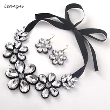 Leanzni заслужила роль короткой цепи ожерелье с женской модой преувеличенные акриловые смолы украшения джокер