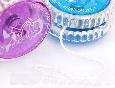 

The Yo-yo Luminous Yo-yo Flash Cord Youyou Fancy Ball