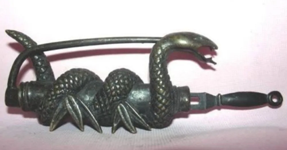 

B0601 522Rare Chinese old style Brass Snake Figure lock/key statue