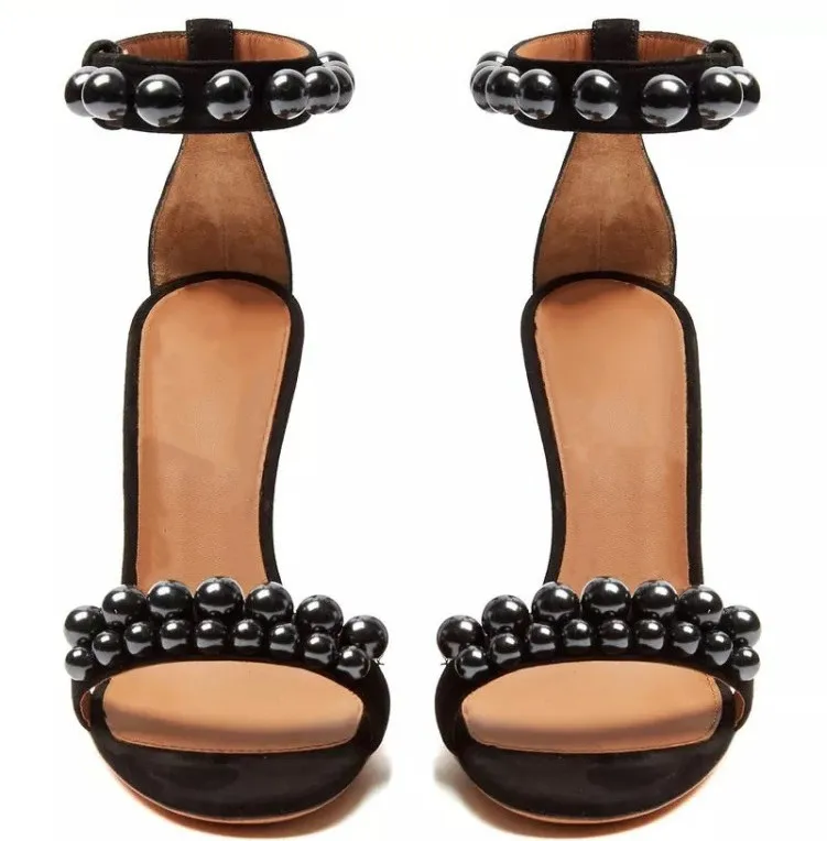 Ch. kwok/вечерние туфли-гладиаторы с открытым носком и ремешком на щиколотке, украшенные жемчужинами; черные босоножки на тонком высоком каблуке с бусинами