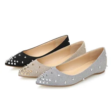 Новинка; модные женские туфли на плоской подошве с заклепками; пикантные женские туфли на низком каблуке с острым носком; женские вечерние туфли на плоской подошве из искусственной кожи на каждый день