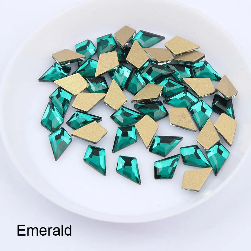 Маленькие стразы в форме стрелы для дизайна ногтей, 30/100 шт./лот, 5,5x8,5 мм, плоские с оборота цветные камни для 3D украшения ногтей - Цвет: Emerald
