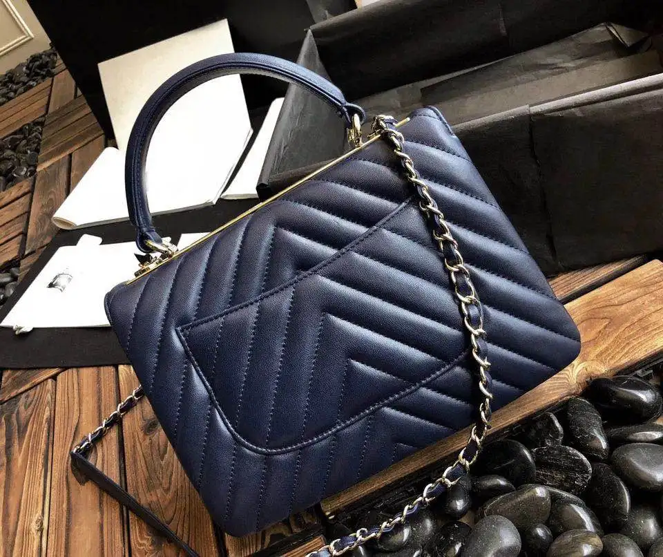 

2019Luxury Genuine Leather Handbag Wonen Messenger Bags Famous Brands Women Crossbody Bsg Fashion Chain Shoulder Bags
