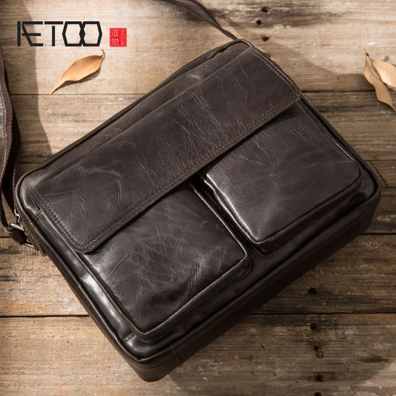

AETOO 2017 new head of the first layer of cowhide oil wax leather British college wind postman package leather leather retro men