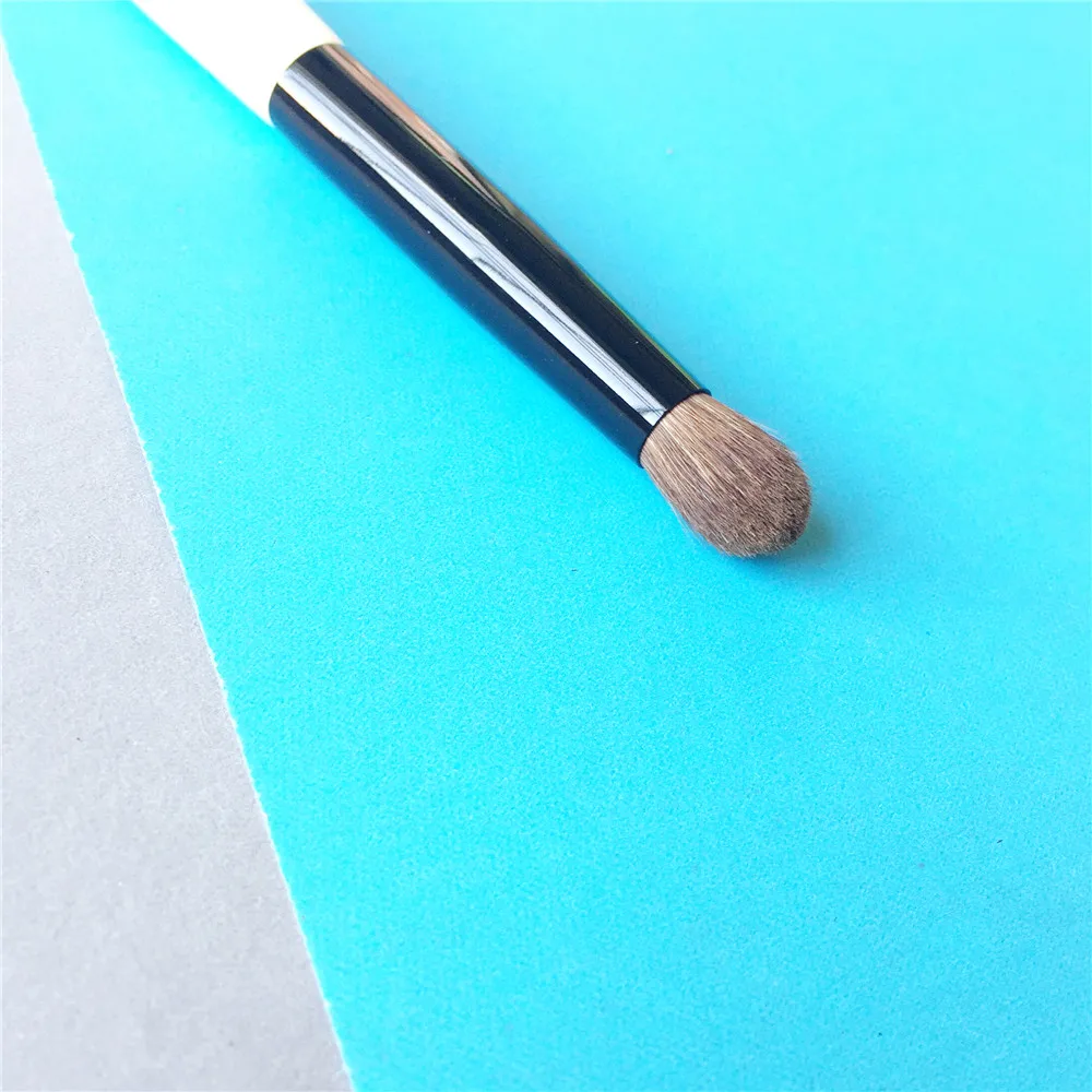 Bobbi Brown Eye Smudge Brush _ 9