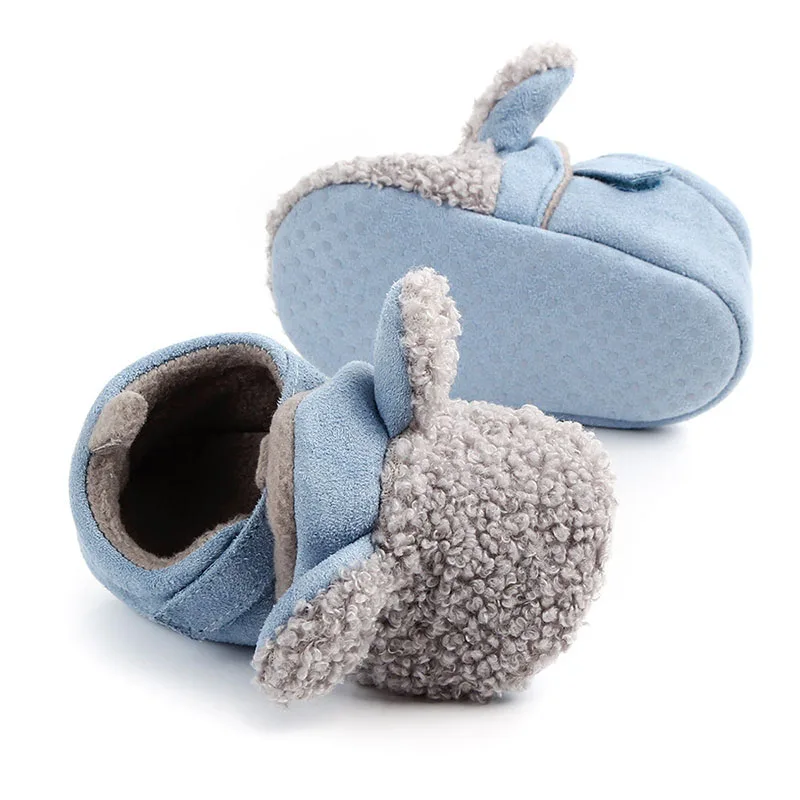 Для новорожденных детская обувь зимняя, теплые мягкие носки для маленьких девочек зимние ботинки для мальчика обувь для новорожденных с героями мультфильмов подошва Плюшевая обувь для детей, начинающих ходить детские пинетки