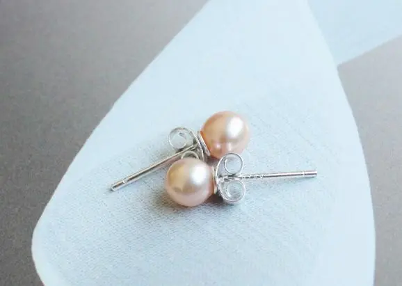 

elegant pair of 10-11mm south sea round gold pink pearl white stud earring 925s