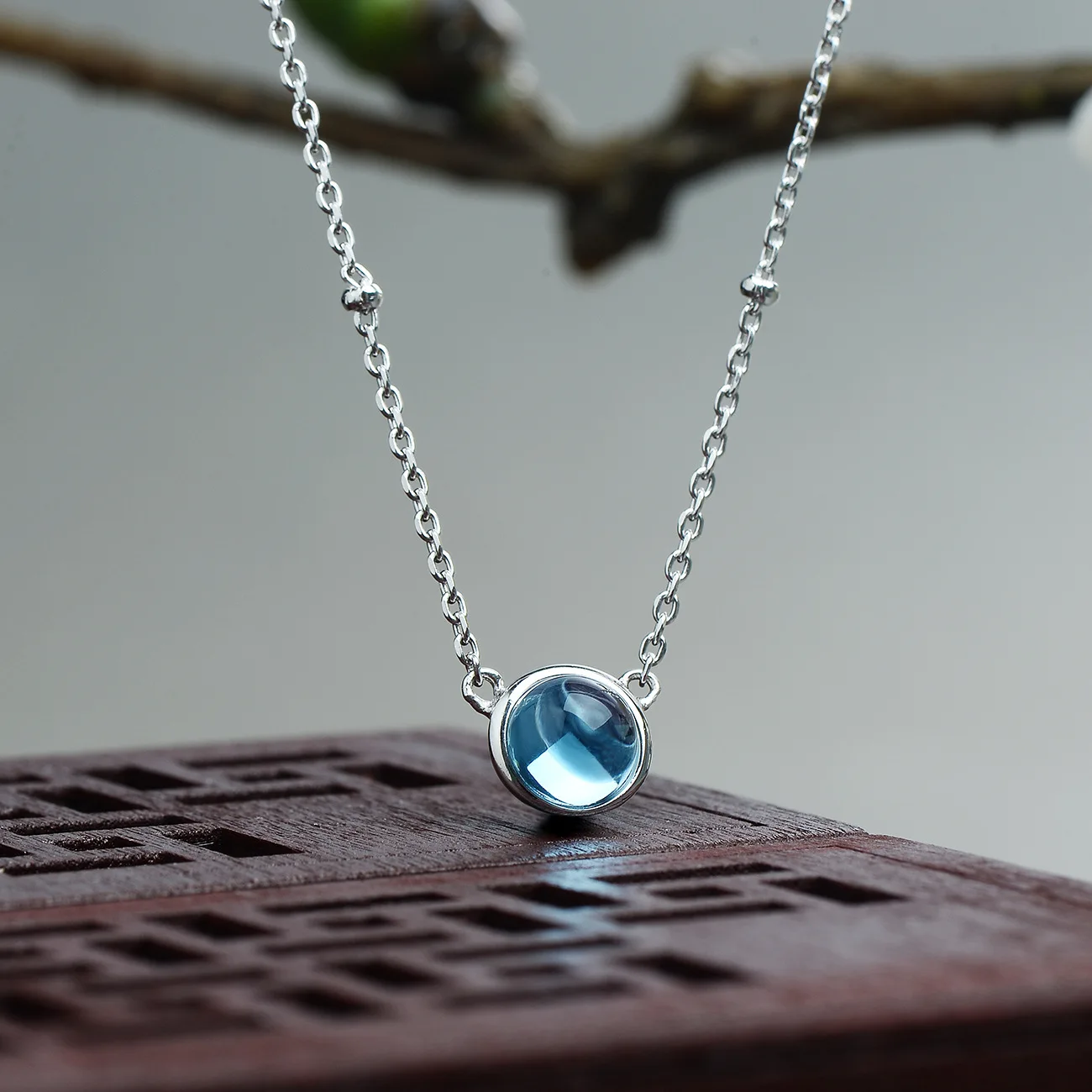 

New product S925 silver inlaid simple round Topa stone pendant clavicle chain necklace female pure silver jewelry wholesale