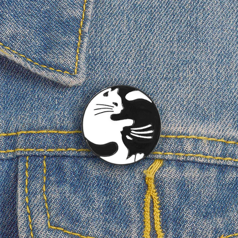 

WEISHUOLI Cute Metal Cartoon bicolor kitten hug design drop oil brooch badge Tai Chi black and white design Ornament For Women
