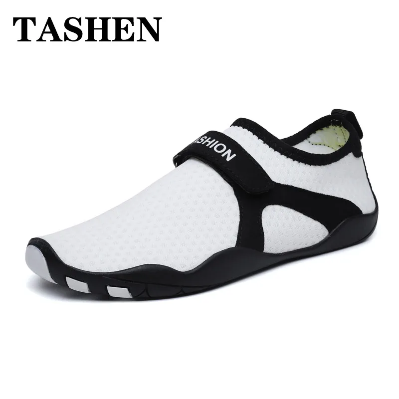 

2019 Men Barefoot Five Fingers Shoes Summer Water Shoes for Men Outdoor Lightweight Men Aqua Shoes Fitness Sports Sneakers