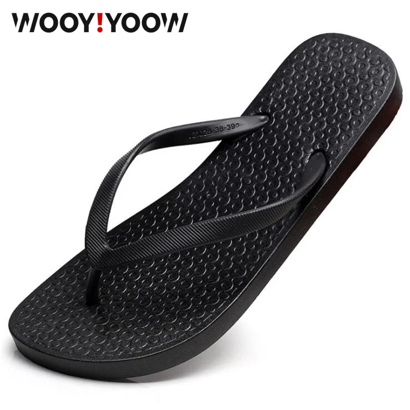 

Men's flip flops Fashion couple beach shoes Korean version of flat non-slip soft bottom sandals and slippers