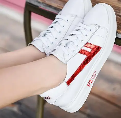 

2018 autumn new small white shoes female Korean version of the trend of wild shoes .