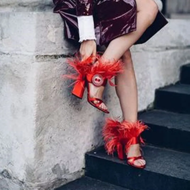 Prova Perfetto/Модные женские босоножки с перьями; женские туфли-лодочки с ремешком на щиколотке; женские туфли на высоком массивном каблуке 10 см; обувь на День святого Валентина