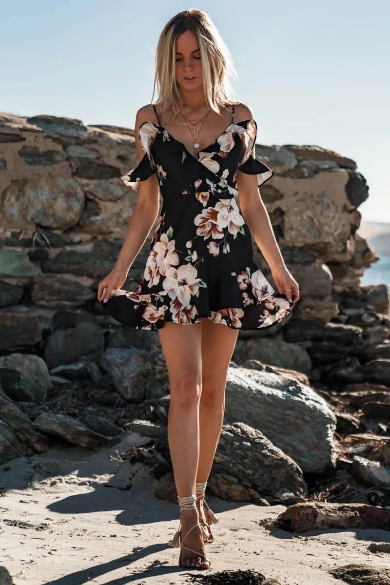 Летние пляжные Для женщин в богемном стиле с цветочным принтом и короткими мини-платье, сарафан для пляжа, бикини для пляжа, для отдыха на пляже; минимальный заказ-оборками бикини с низким вырезом на спине пикантная обувь - Цвет: Черный