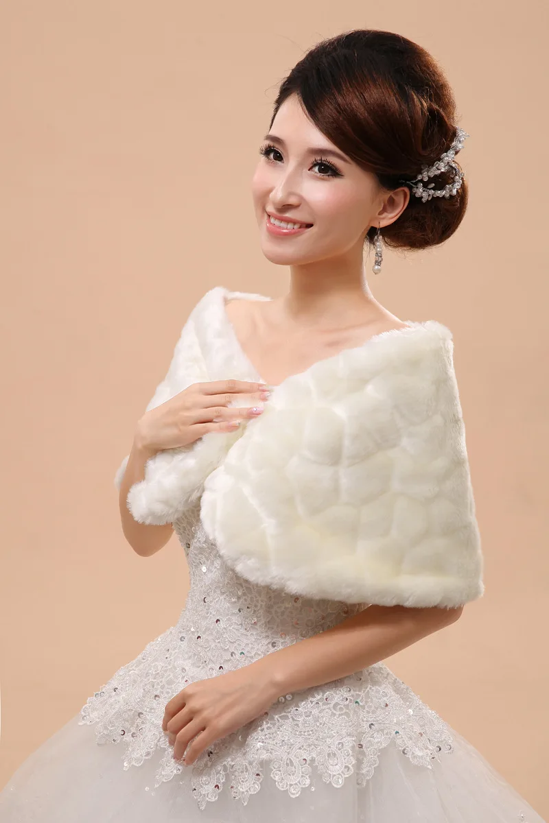 

2018 New Hot Sell Wedding Bride Cloaks Outerwear Bride Capes Ivory Autumn Winter Jacket