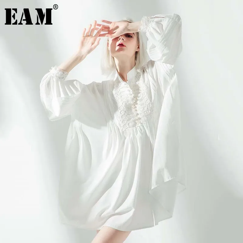 [EAM] Новое весенне-Летнее белое свободное платье-рубашка со стоячим воротником и длинным рукавом-фонариком с пряжкой большого размера Женская мода JO370