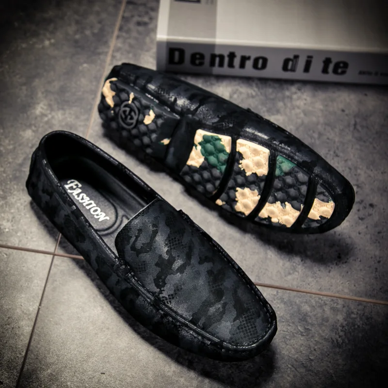 

2018 new camouflage casual shoes men's leather trend breathable soft shoes fashion flat shoes.
