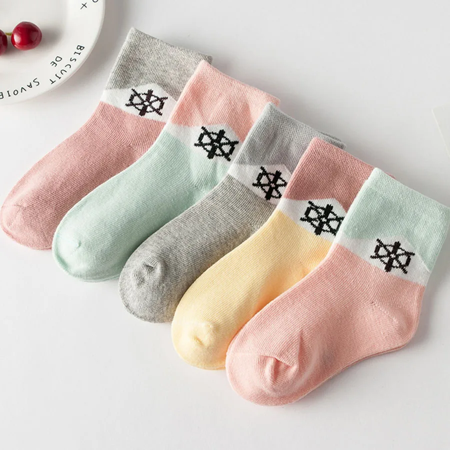 Весенние носки для маленьких мальчиков; хлопковые Модные Повседневные Носки ярких цветов в стиле пэчворк для мальчиков; универсальные носки для девочек; 5 пар в партии