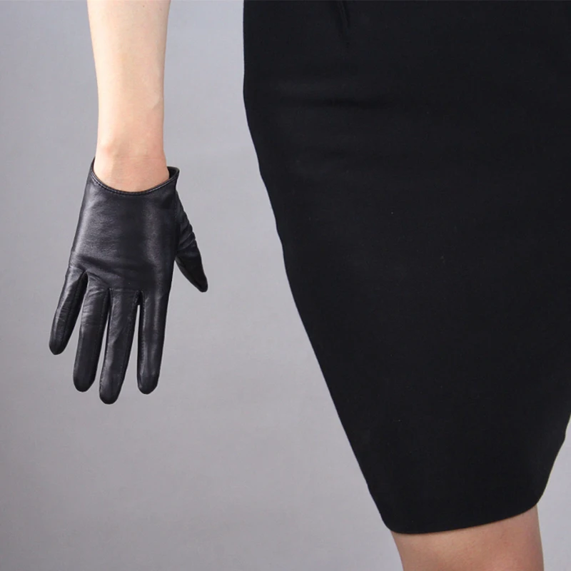 Women's Genuine Leather Gloves Female New Touch Screen Gloves Fashion Warm Black Gloves European Version Goatskin Mittens TB11