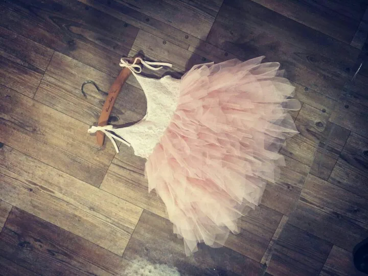 Летнее платье принцессы для маленьких девочек; 5 слоев фатина; кружевные платья на подтяжках с цветочным узором; модные платья цвета шампанского, розового цвета