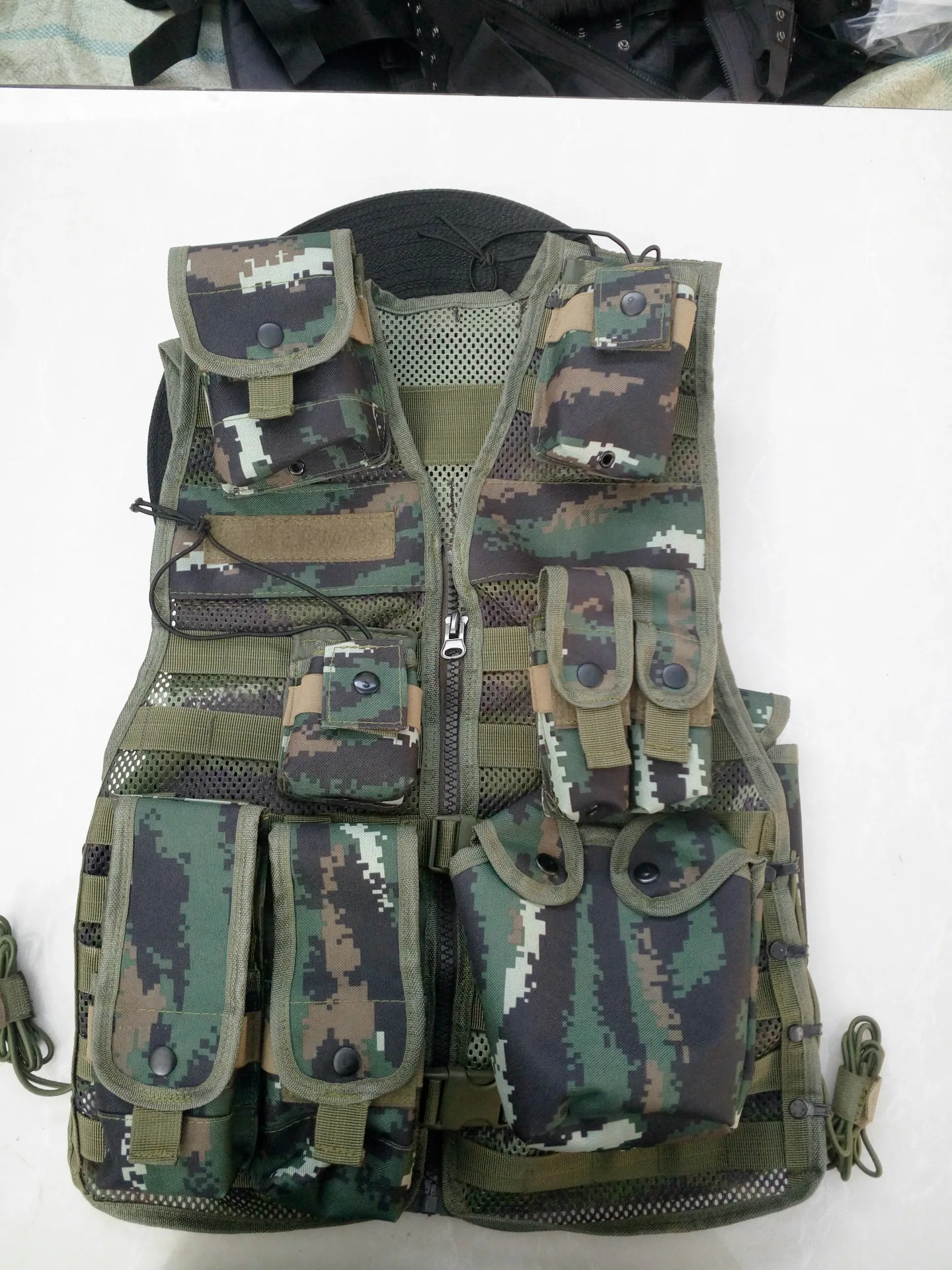 Man's Tactical vest ,bullet proof vest model Chest Protective Black
vest cs vest swat protective equipment